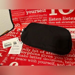 Lululemon 🍋 Belt Bag, NEW w/ tag, Black